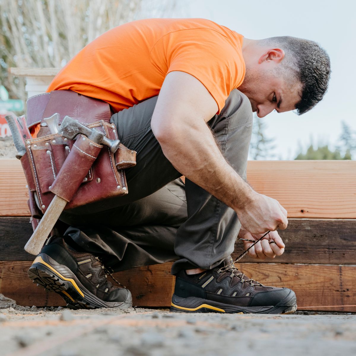 Start your day right with the Sierra Low Composite Toe Men’s Waterproof Hiker Boot, crafted for ultimate safety and stability.